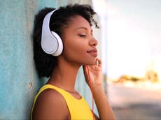 Estudio revela que escuchar música puede darte buenas calificaciones en la escuela