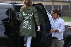 Asistente de Melania afirma que Trump criticó atuendo de la primera dama por chaqueta con frase “I don’t care”