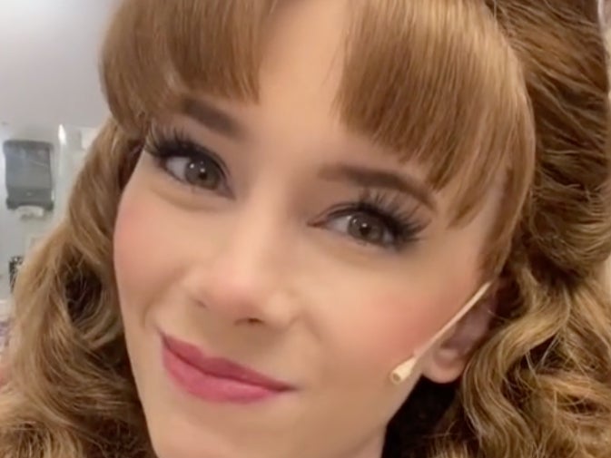 Personaje de Tinker Bell en Disney afirma que fue acosada por hombres casados en parque temático