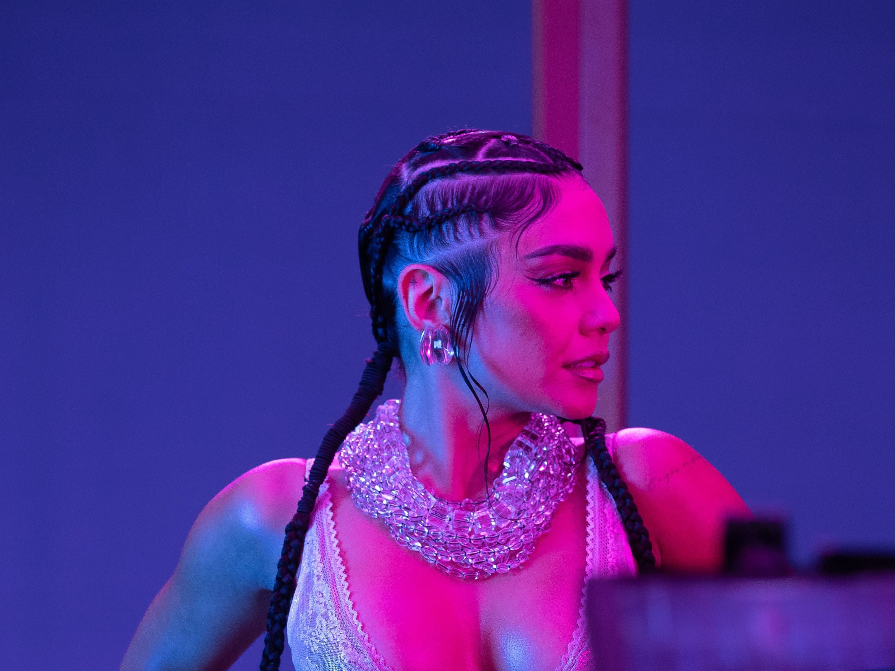 Rihanna acusada de apropiación cultural por el uso de trenzas en sus modelos durante show de Savage X Fenty