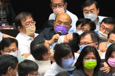 Trifulca en Parlamento de Taiwán por respuesta al COVID-19