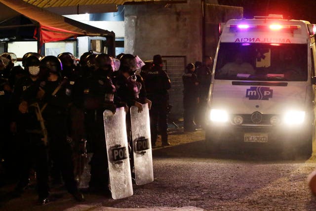 <p>El servicio de policía nacional del país dijo que había enviado a 400 agentes para restablecer el orden.</p>