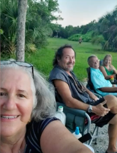 Laundrie ‘captado en selfie’ acampando con sus padres días después de que se creyera que Gabby había muerto
