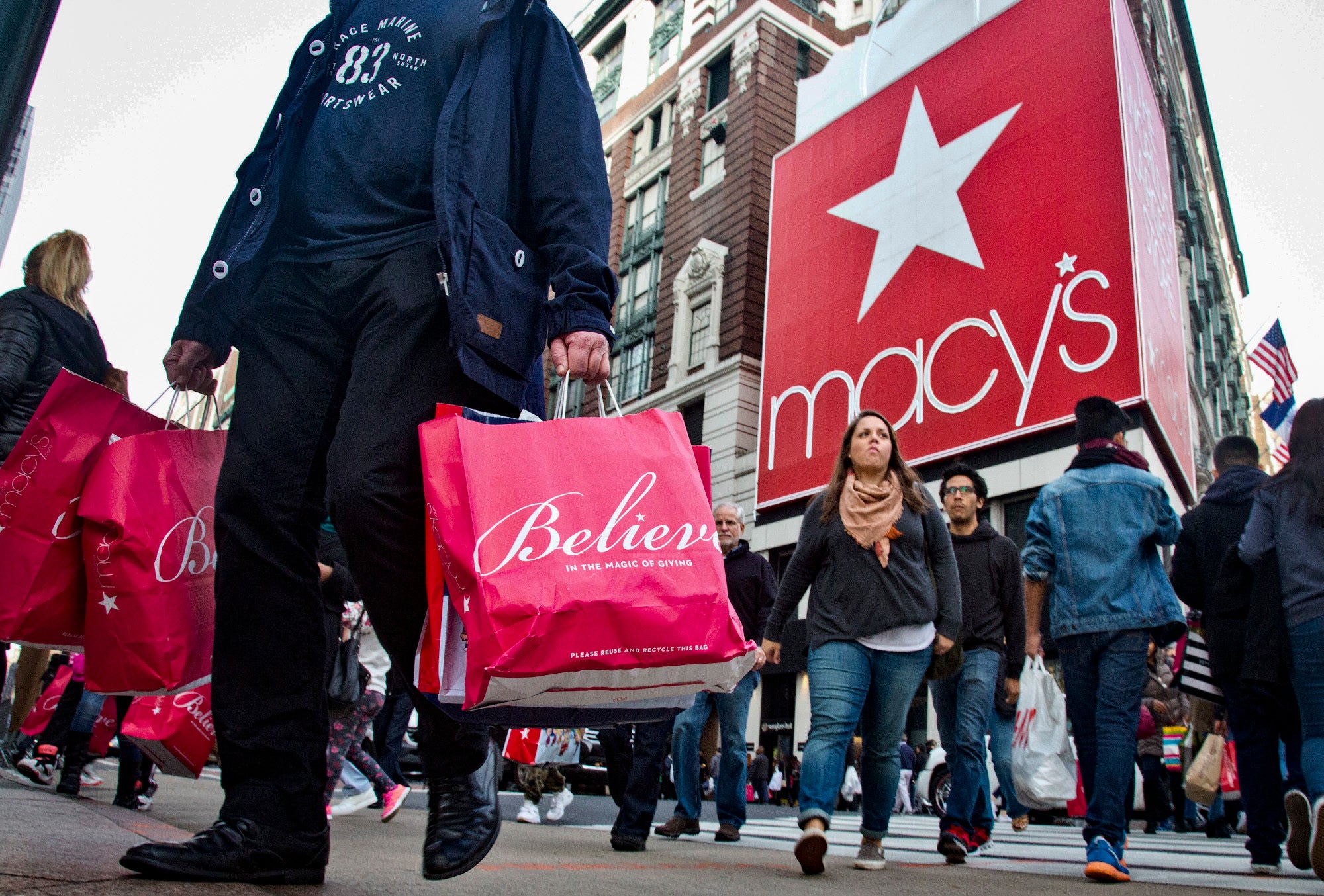 Según el demandante, Macy's encubrió la presunta agresión para resguardar un lucrativo acuerdo con la línea de ropa del rapero