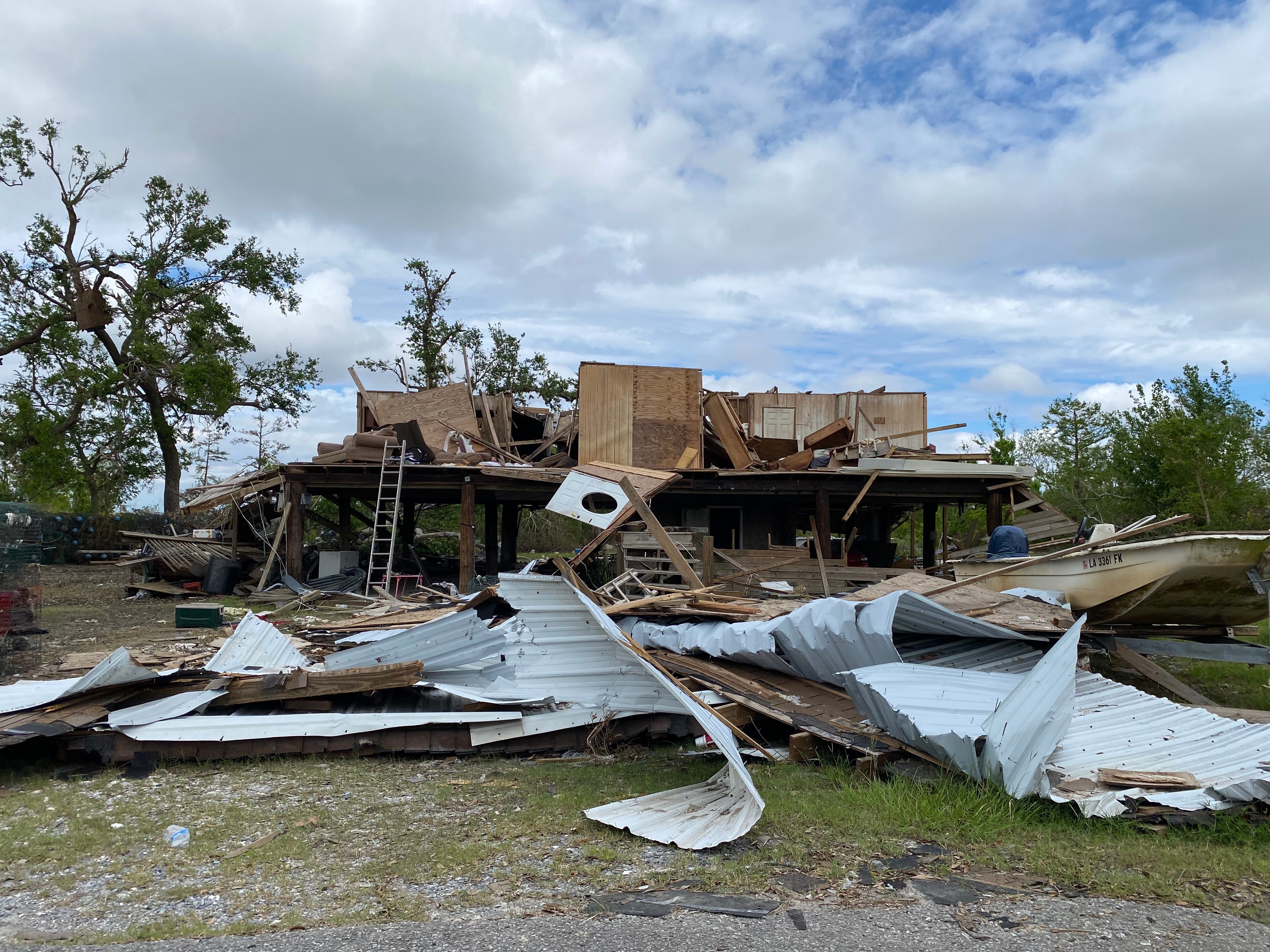 Una casa en Pointe-Aux-Chenes, Louisiana se encuentra entre las docenas destruidas por Ida.