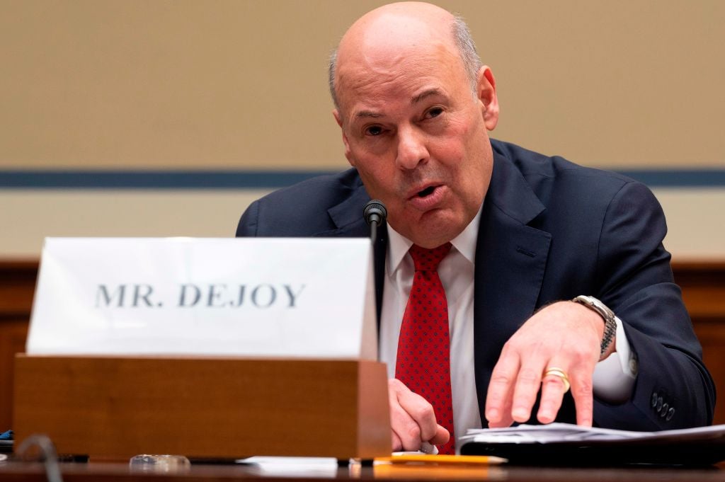 Tiempo de entrega del correo de USPS será más lento desde el viernes y Louis DeJoy es el culpable