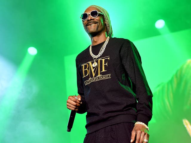 Snoop Dogg se presenta el 23 de septiembre de 2021 en Atlanta, Georgia.