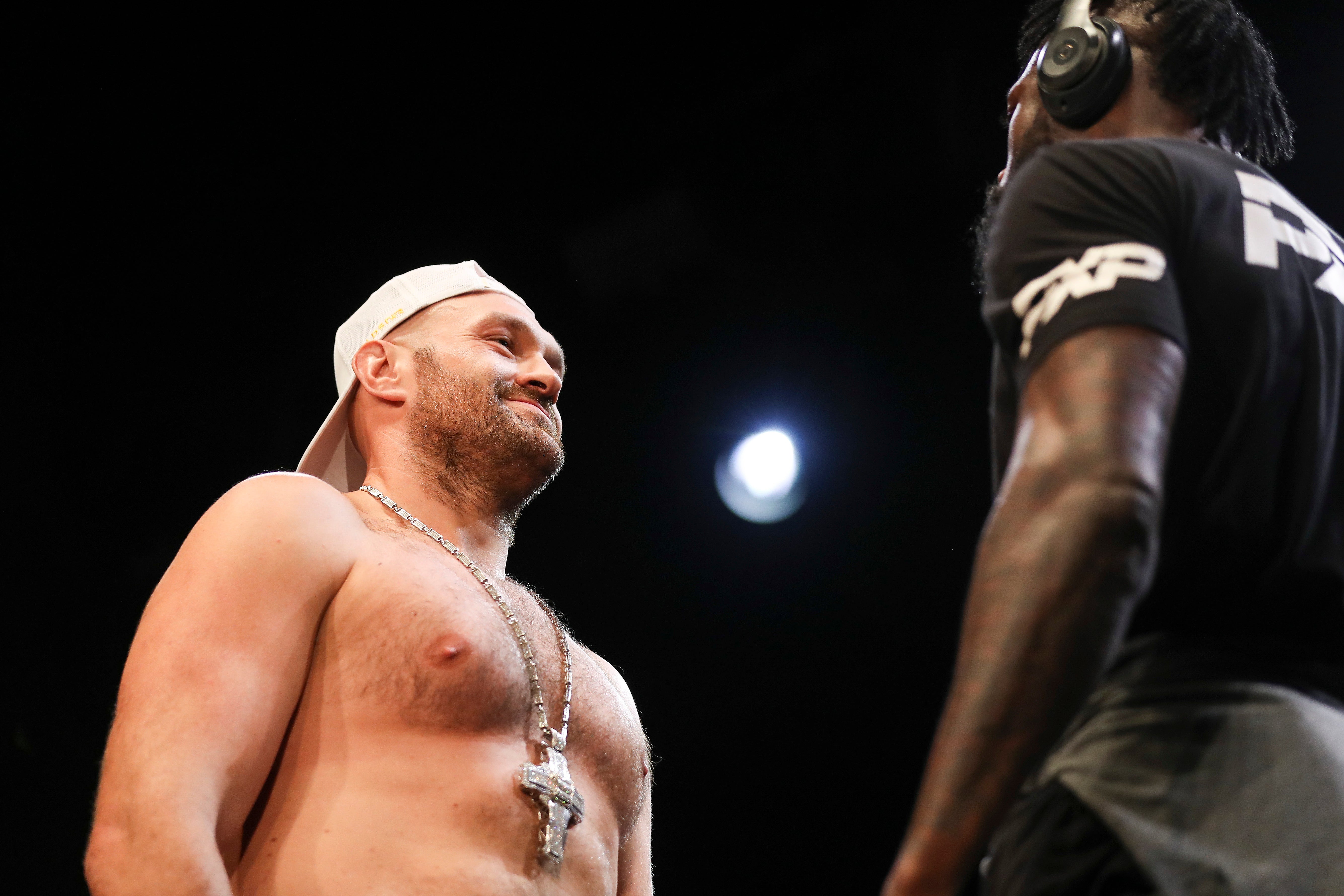 Tyson Fury “no parece listo” para pelear contra Deontay Wilder, afirma Eddie Hearn
