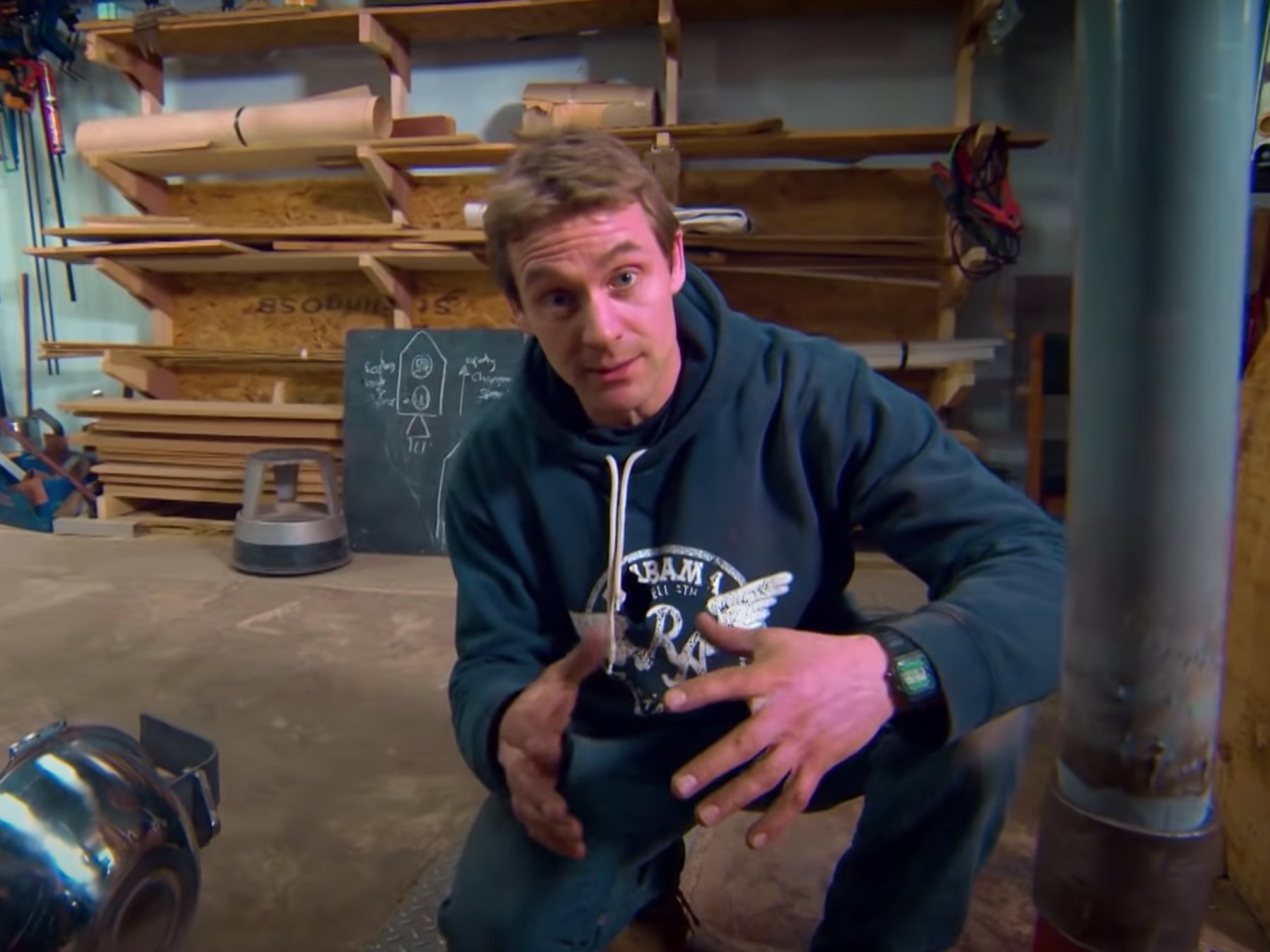 Presentador de BBC lesionado durante un programa recibirá más de dos millones de dólares en compensación