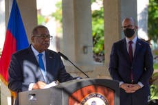 EE.UU. ofrece disculpas en Haití por trato dado a migrantes