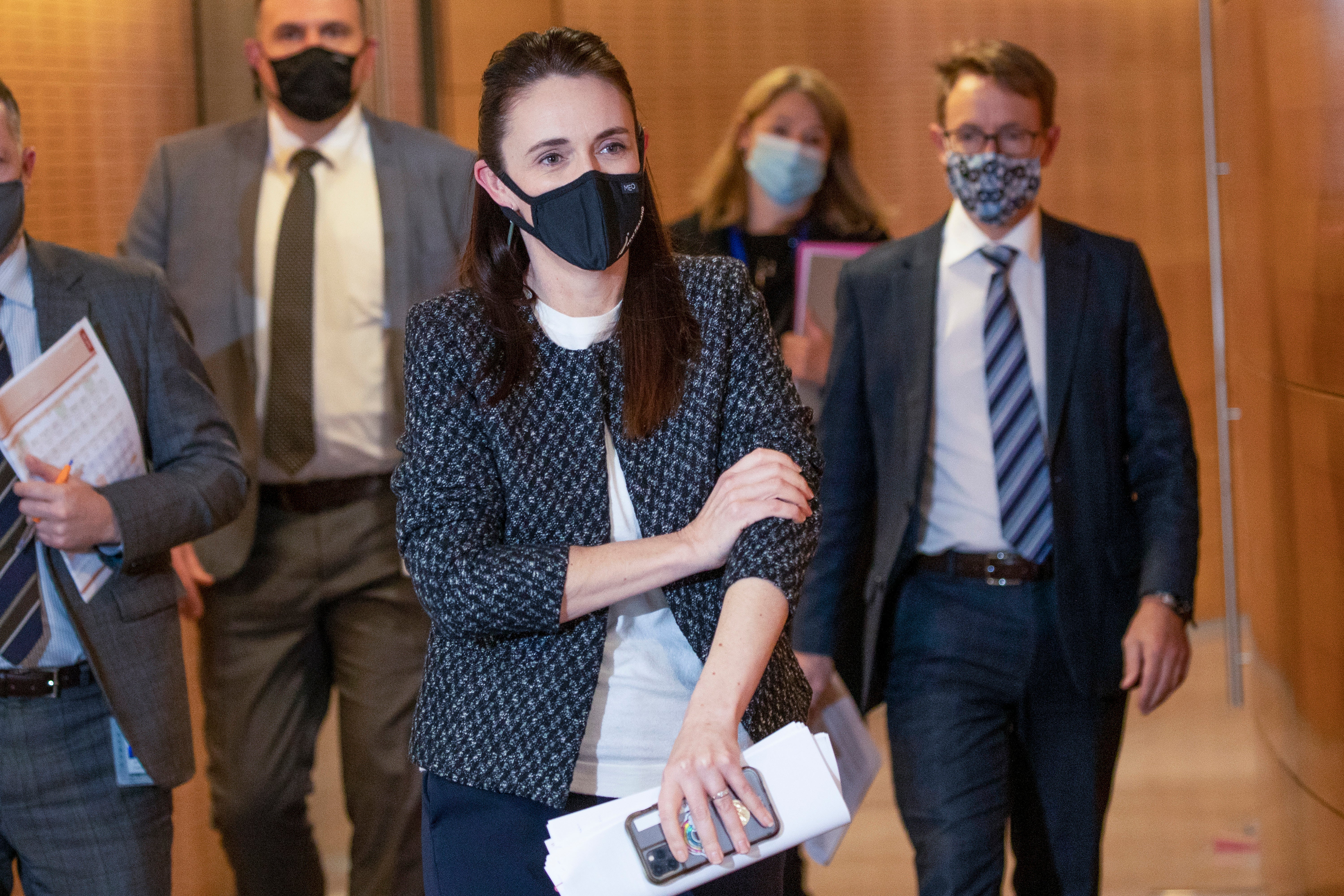 Nueva Zelanda admite que ya no puede librarse del virus