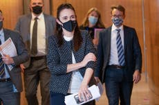 Nueva Zelanda admite que ya no puede librarse del virus