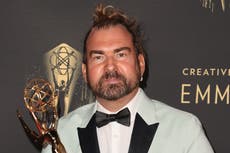 Estrella de Bridgerton tiene el corazón roto tras muerte del estilista Marc Pilcher, ganador del Emmy