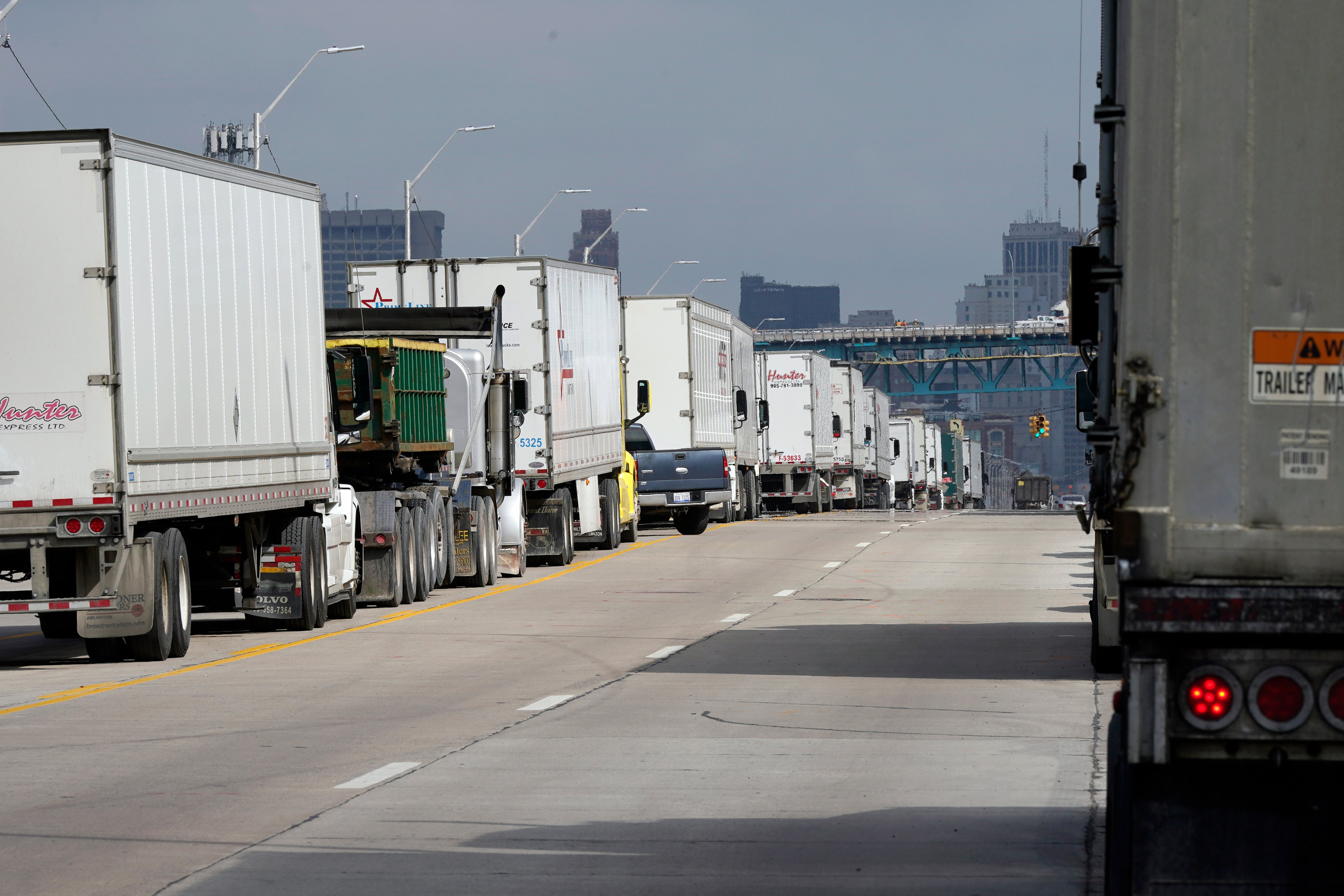 Reabren puente Canadá-EEUU tras pesquisa sobre explosivos