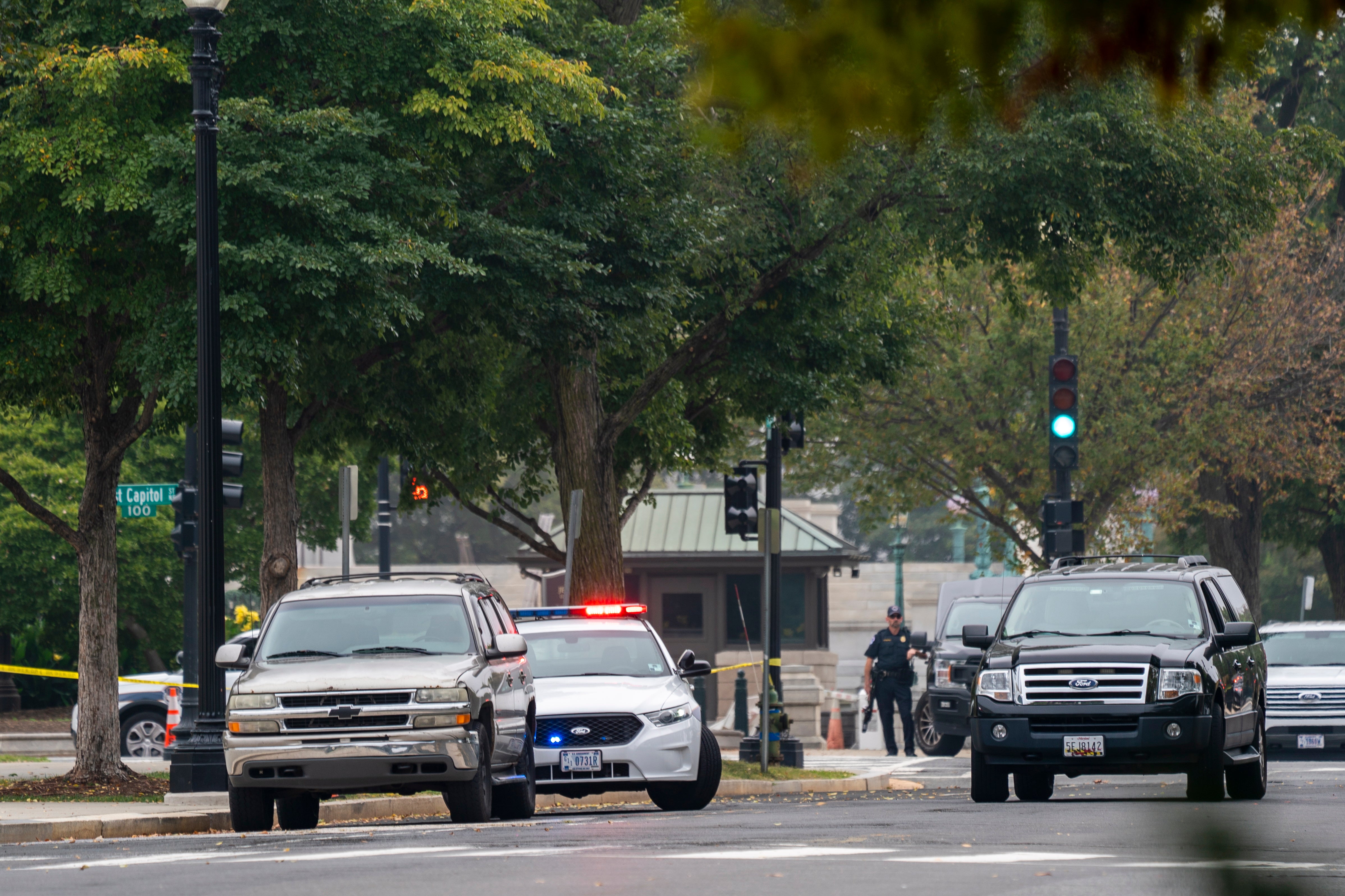 El vehículo del sospechoso es rodeado por la Policía del Capitolio
