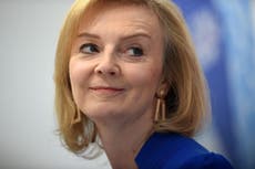 Liz Truss dice que es “deshumanizante” ser “tratada como mujer”, mientras es criticada por derechos de la comunidad trans