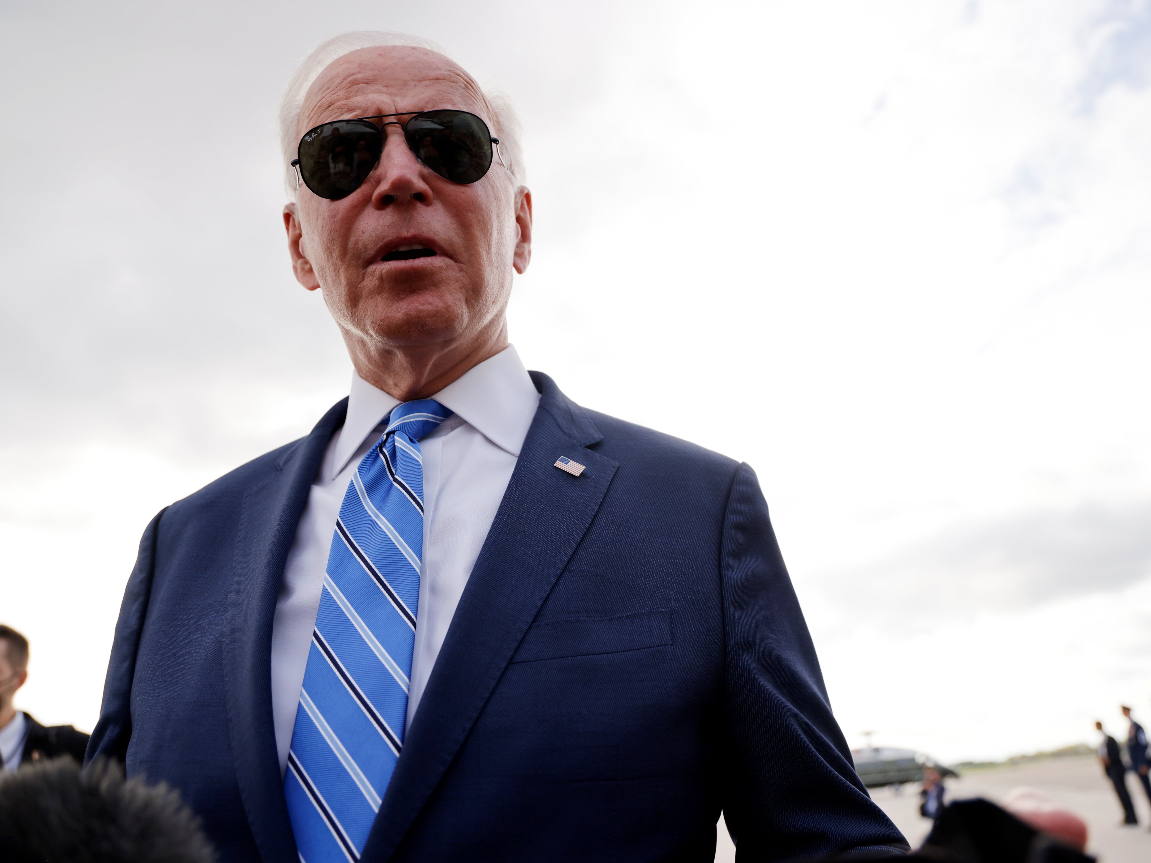 Joe Biden tiene el índice de aprobación más bajo desde el inicio de su presidencia, revelan encuestas