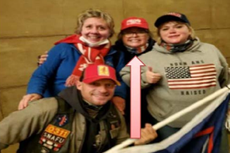 Alborotadora del Capitolio no vacunada pide no ir a cárcel para evitar el COVID