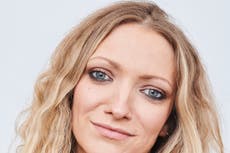 Lucy McCormick: ¿Cómo lidia la actriz con la ansiedad y la pérdida de su padre?