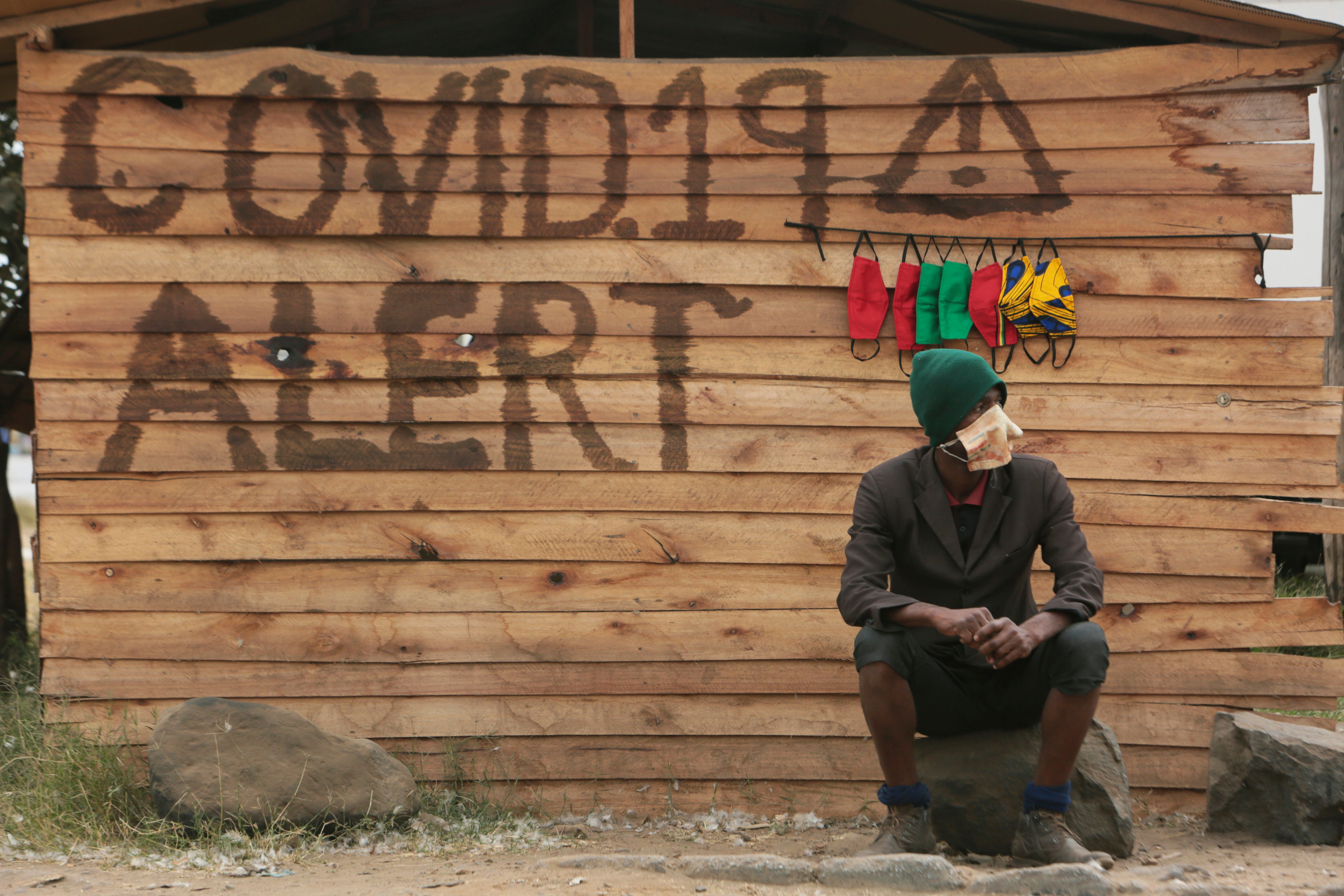 Zimbabue reabre bares, pero sólo para vacunados