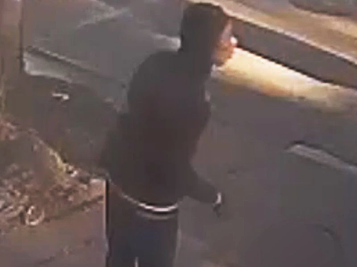 Nueva York: Mujer ataca con agua hirviendo a sordo y después lo apuñala