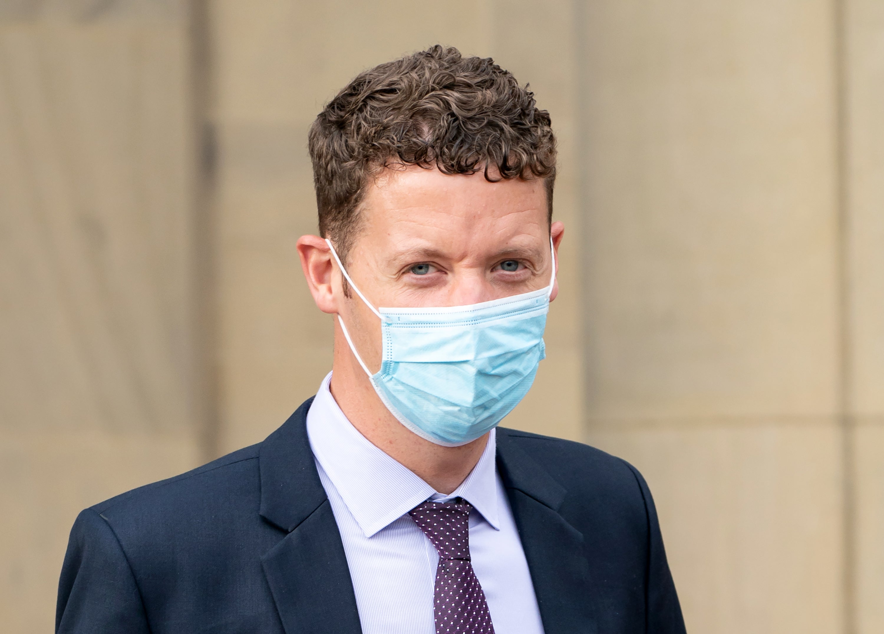 Sargento de policía niega violación mientras le dice a la corte: ‘sé lo que es el consentimiento’