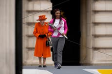 La reina lanza carrera de relevo para Juegos de Commonwealth