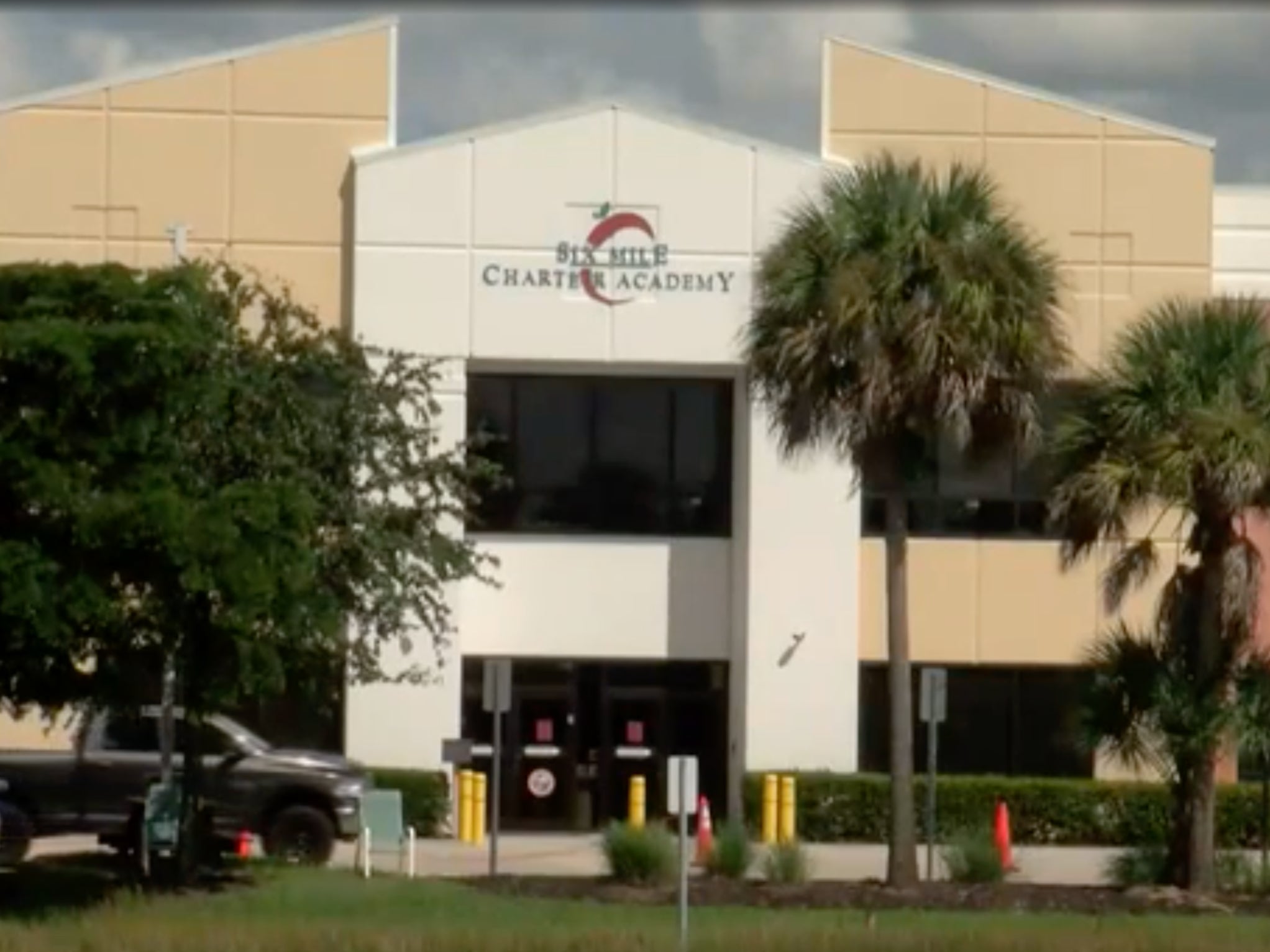 Tres estudiantes de 11 años conspiraron para iniciar un incendio y matar “gente grosera” en la escuela, dice la policía