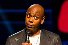 Conoce al nuevo Dave Chappelle: misógino, antitrans y socialmente irresponsable