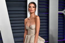 Emily Ratajkowski revela en nuevo libro que sus padres se obsesionaron con su belleza mientras crecía