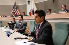 California dejará que hijos añada a padres a seguro médico