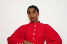 Lashana Lynch hace historia como 007 en “No Time to Die”