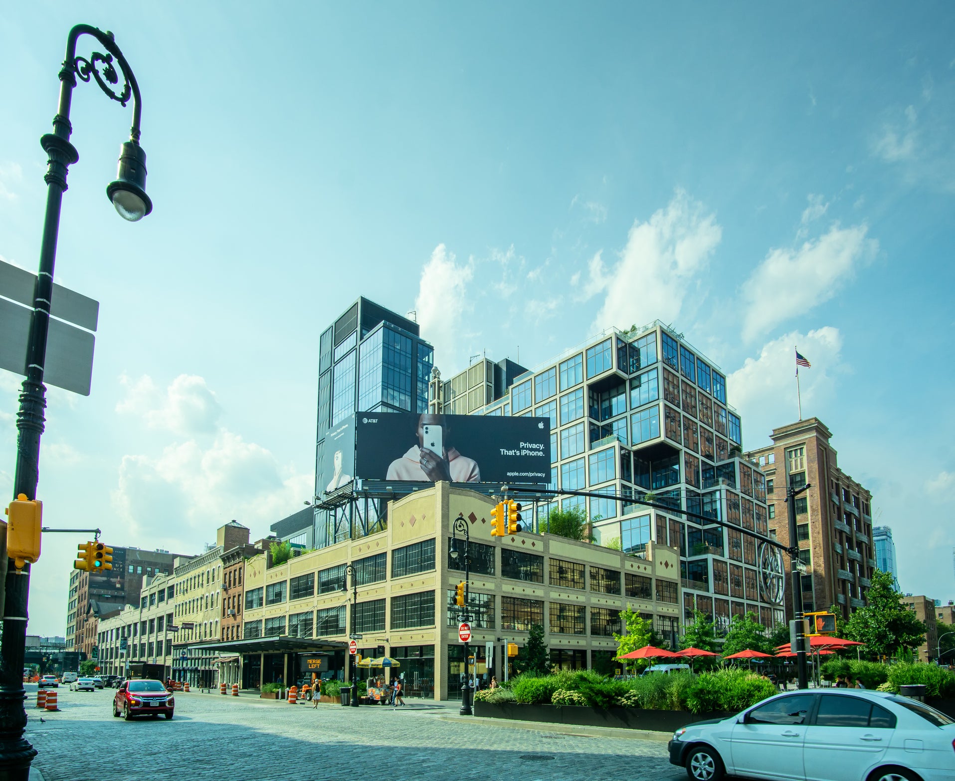 Guardia de seguridad de la tienda de Apple, apuñalado varias veces por disputa de máscaras, dice la policía