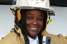 Florida es demandada por representar a bombera afroamericana como blanca en un mural