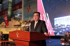 Kim promete construir ejército "invencible" y critica a EEUU