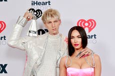 Megan Fox revela que Machine Gun Kelly le dijo “soy marihuana” durante su extraño primer encuentro