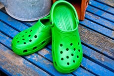Informe de John Lewis revela incremento en las ventas de Crocs durante el confinamiento