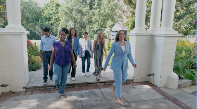 Críticas y burlas a Kamala Harris por video sobre Día Mundial del Espacio con niños actores