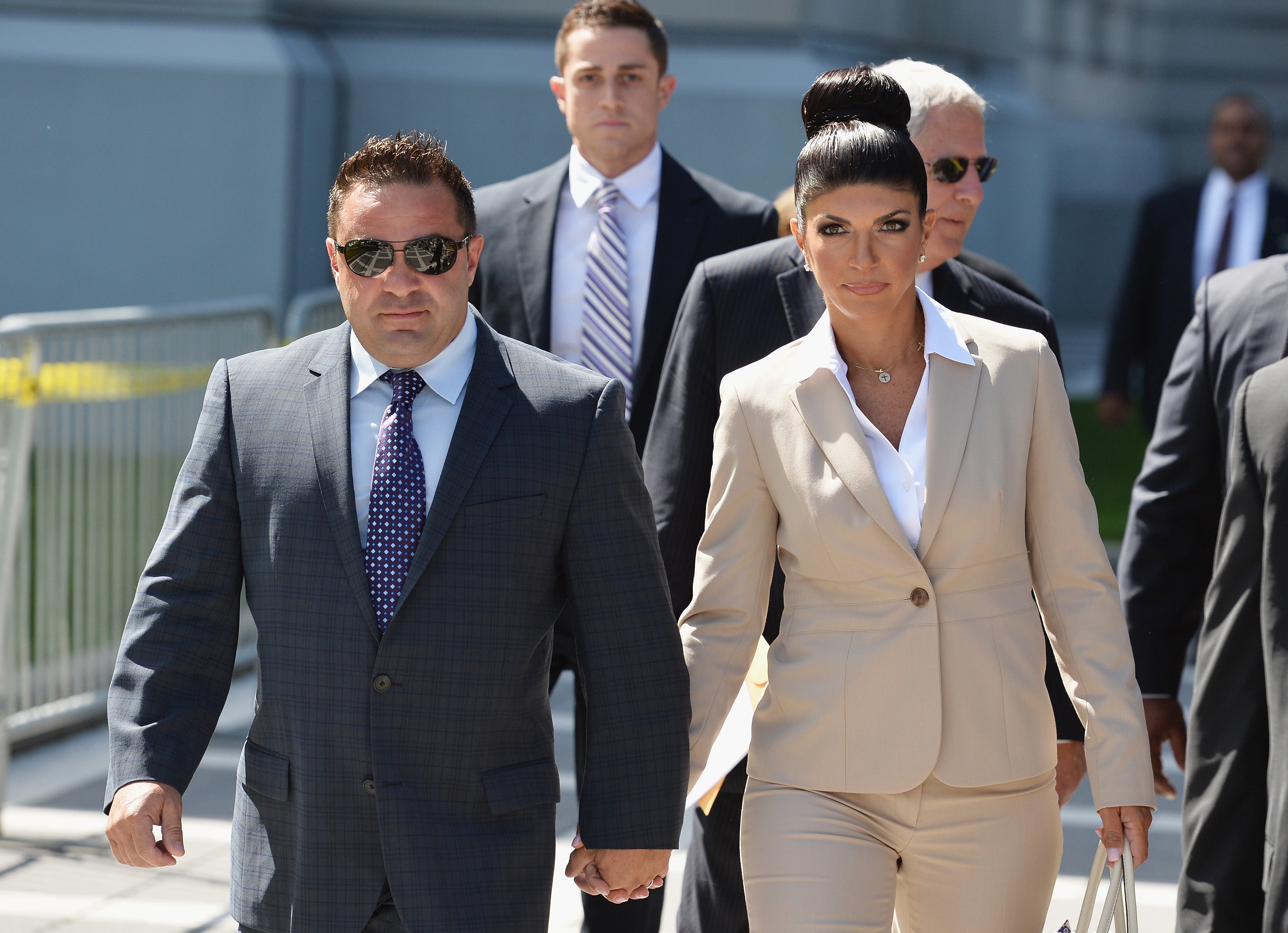 Joe y Teresa Giudice abandonan el tribunal tras enfrentarse a los cargos de bancarrota y fraude postal