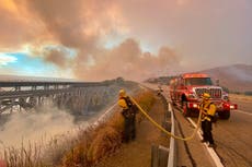 Cierran carretera por incendio forestal en sur de California
