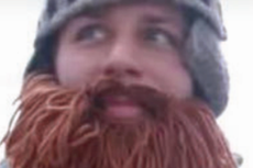 Amotinador del Capitolio se representa a sí mismo y accidentalmente confiesa a más crímenes