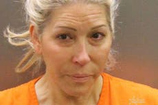 Madre de California acusada de permitir que hijo adolescente y amigos organizaran fiestas sexuales y de bebida