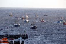 Pescadores franceses advierten que bloqueos del Reino Unido afectarían suministros navideños