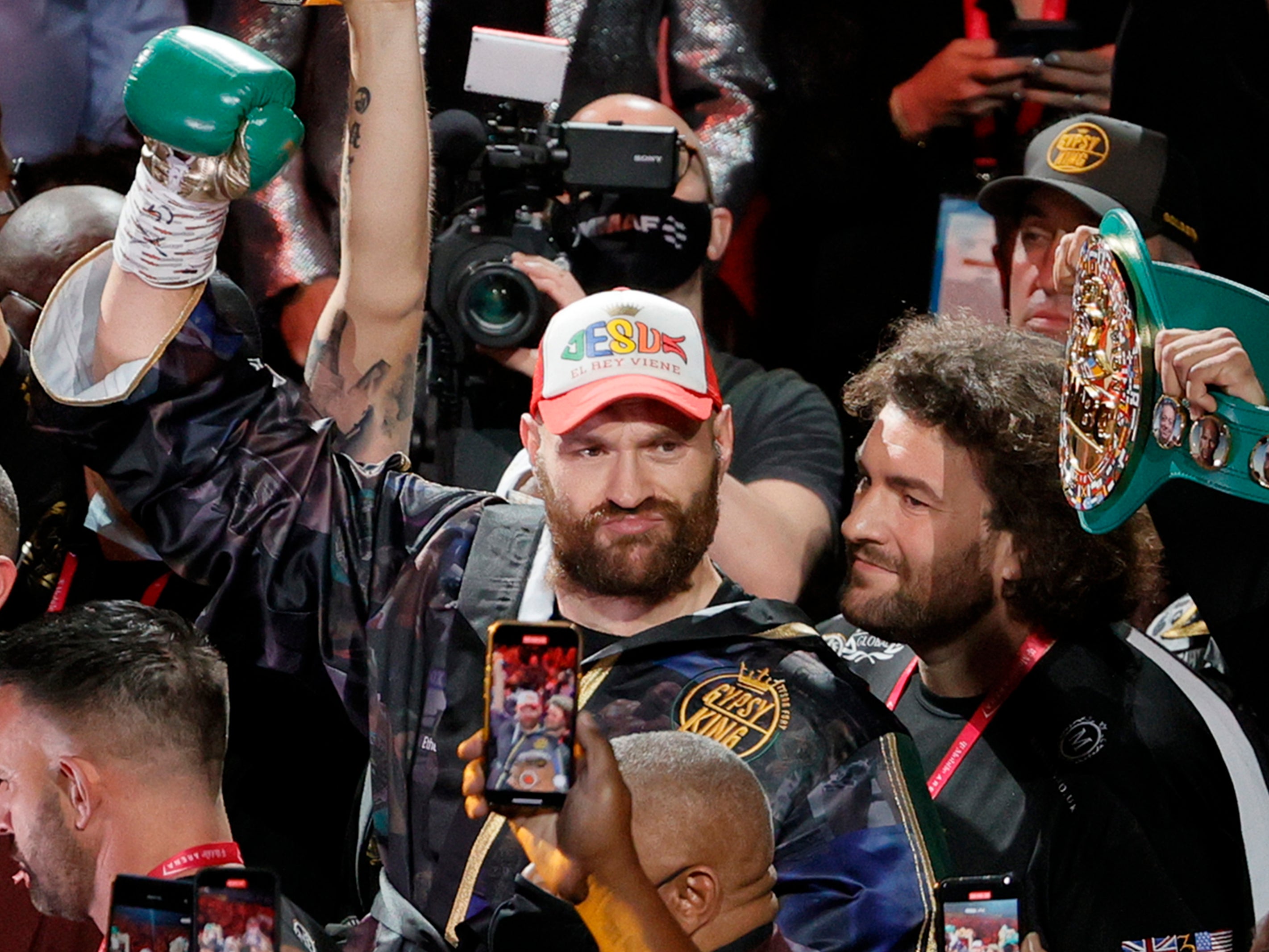 Tyson Fury cuestiona su “necesidad de seguir luchando” al insinuar su retiro tras victoria ante Deontay Wilder