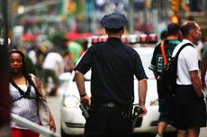 Sólo 34 policías desafían mandato de vacunación de NY pese a amenazas del sindicato