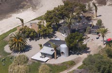 Cientos de propiedades, incluida casa de playa de Brad Pitt, evacuadas por incendio forestal en California