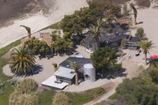 Cientos de propiedades, incluida casa de playa de Brad Pitt, evacuadas por incendio forestal en California