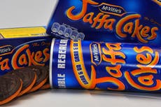 Oficial de policía despedido después de mal pagar pastelillos en beneficiencia