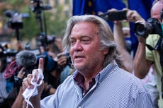 Biden dice que ayudantes de Trump como Bannon que intentan desafiar las citaciones por disturbios del Capitolio deben ser procesados