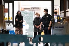 Clinton pasa su quinta noche en un hospital en California